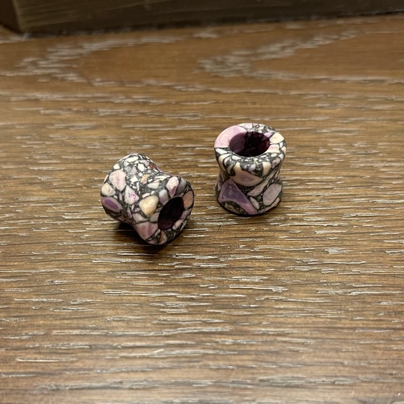 Jewelry - Purple stone 1/2” Gauges